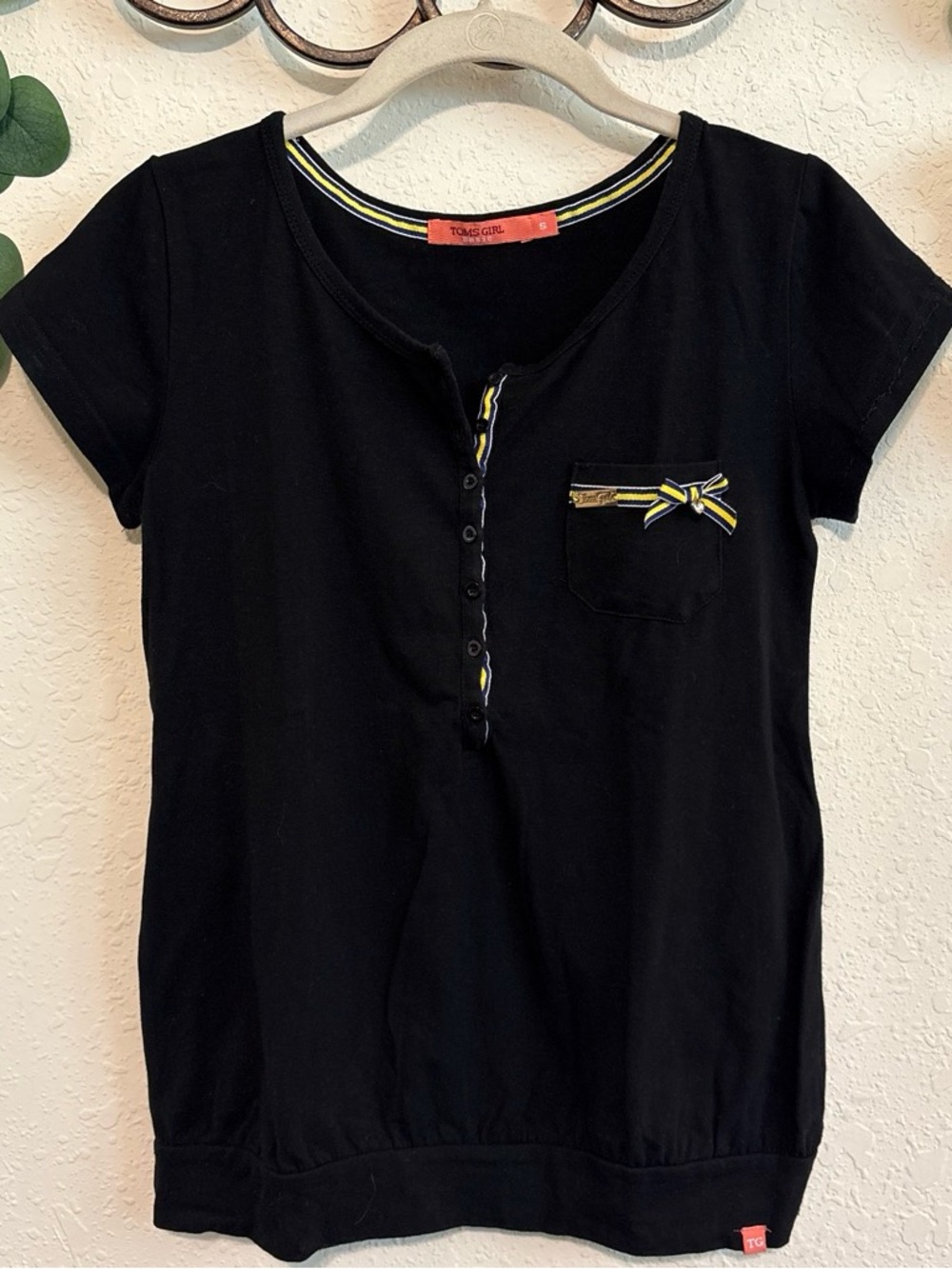 Y2K Black Henley Baby-Tee With Bow and Charm💕